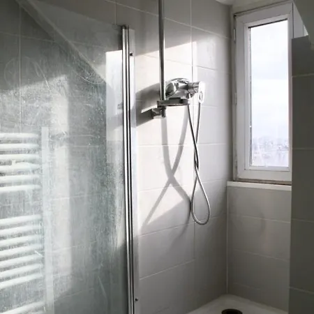 Design Studio With Superb View, Well Located Parigi